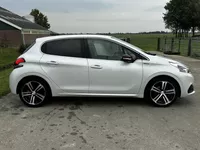 Peugeot 208 1.2 PureTech GT-Line | 110 PK | CARPLAY | CAMERA | LEER | NAVIGATIE | NL-AUTO | CRUISE Foto